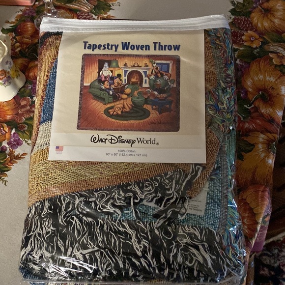 Disney Tapestry Woven Throw - Picture 2 of 7
